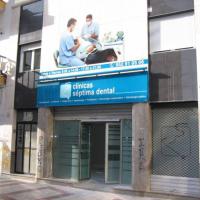 Rótulo cartel con vinilos con imágen corpórea en pvc + impresión digital. Clínicas Séptima Dental Málaga