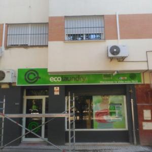 Rotulación de vinilos y cartelería para EcoLaundry Sevilla