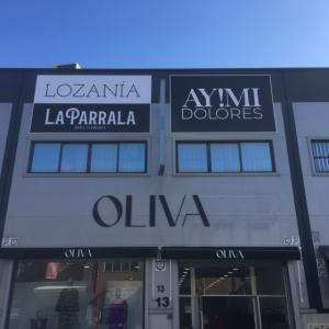 Rótulo cartel en letras recortadas en PVC para Oliva, Moda Flamenca en Sevilla.