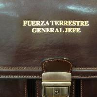 Cartera malet&iacute;n de piel de Ubrique grabada. General Jefe del Cuartel General de Fuerza Terrestre Futer Sevilla