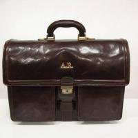 Cartera malet&iacute;n de piel de Ubrique grabada.