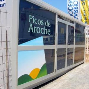 Escaparate de Picos de Aroche. Rotulación de vinilos Huelva