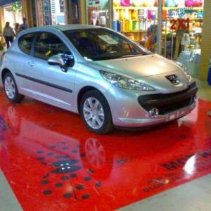 Impresión digital laminado suelo. Lanzamiento Peugeot 207 Factory Dos Hermanas Sevilla