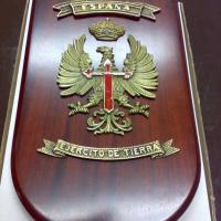 Metopa en madera y anagrama o escudo fundici&oacute;n Ej&eacute;rcito de Tierra