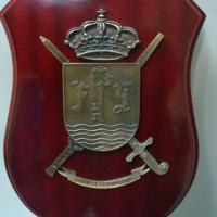 Metopa en madera y anagrama o escudo fundici&oacute;n. Fuerza Terrestre Sevilla