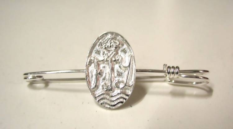 Alfiler mujer en plata de ley. Regalos de protocolo en Sevilla.