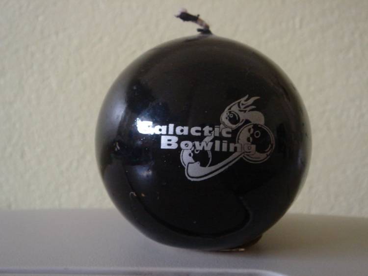 Bola en cera serigrafiada Galactic Bowling. Dos Hermanas Sevilla