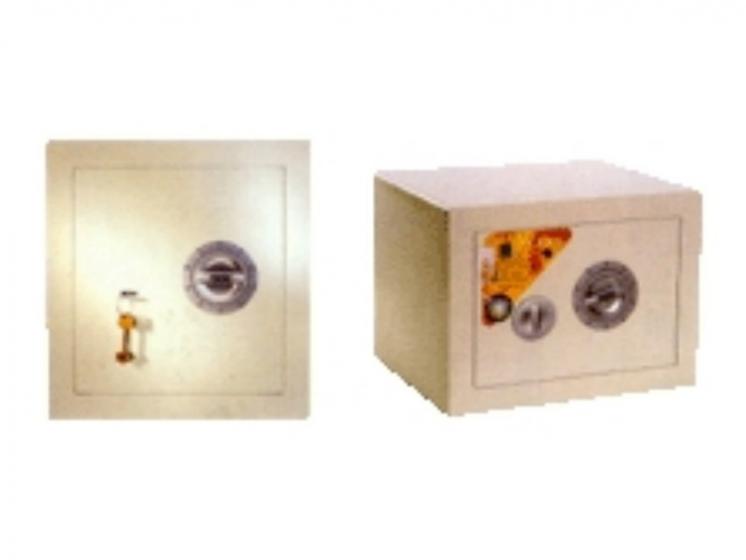 Caja fuerte con combinaci&oacute;n marca Arregui en Sevilla