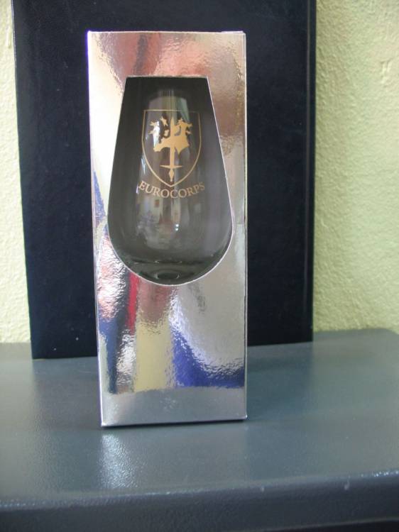 Caja para catavino de cartoncillo plata para el Eurocuerpo