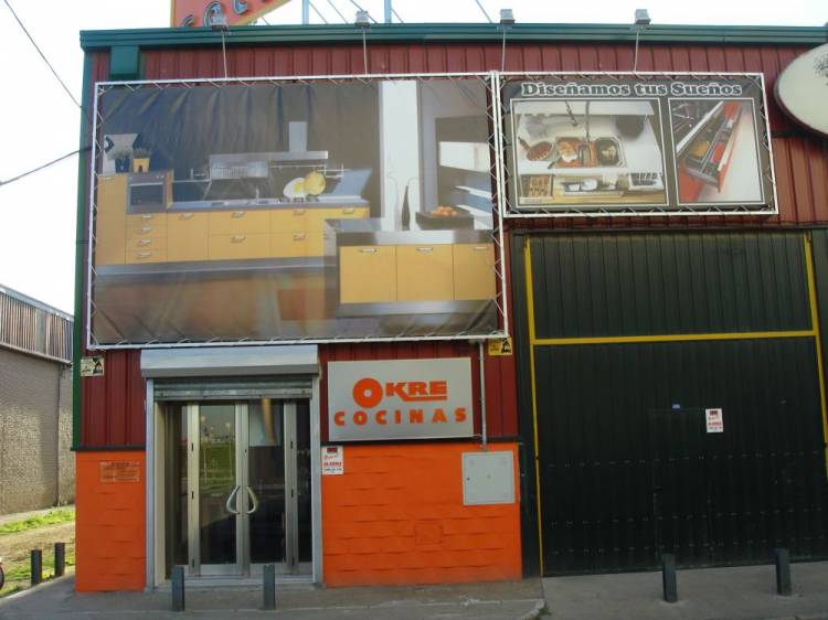 Cartel lona publicitaria de Gran formato. Okre cocinas El Manchón Sevilla