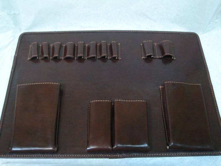 Cartera malet&iacute;n de piel de Ubrique grabada. General Jefe del Cuartel General de Fuerza Terrestre Futer Sevilla