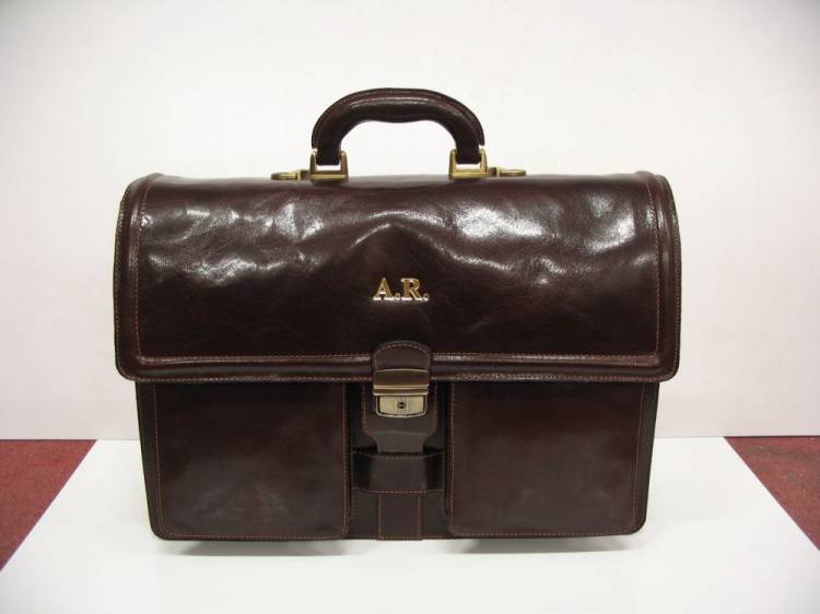 Cartera malet&iacute;n de piel de Ubrique grabada.