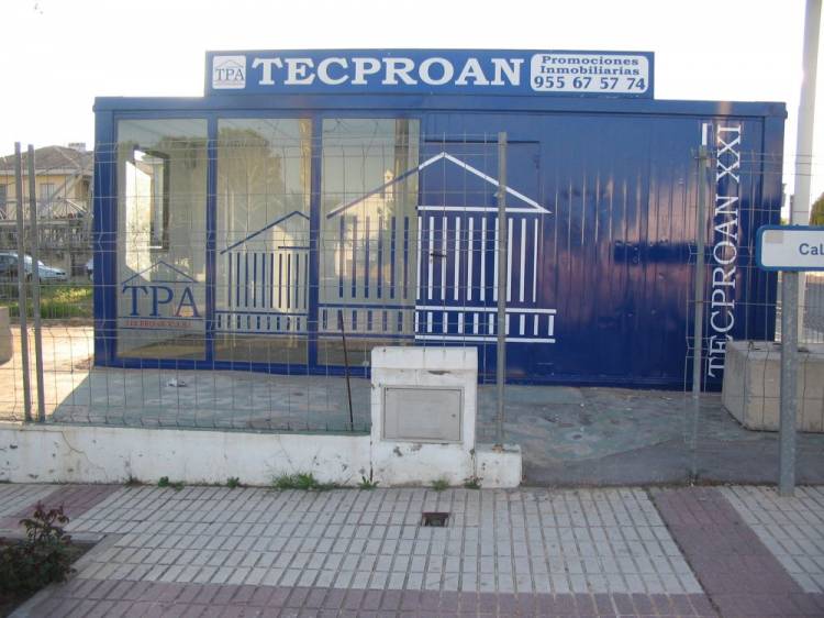 Caseta Tecproan rotulaci&oacute;n integral en vinilo, Sevilla