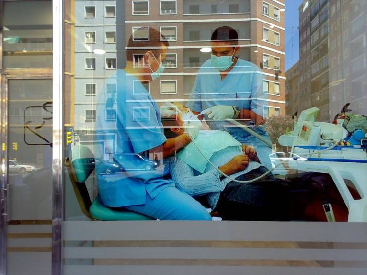 Cl&iacute;nica Medicaldent Zaragoza. Rotulaci&oacute;n de vinilos.