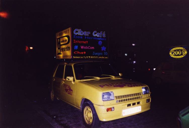 Coche en servicio nocturno