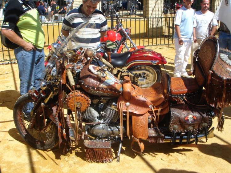 Concentración motera en Utrera Sevilla. Personalización en cuero