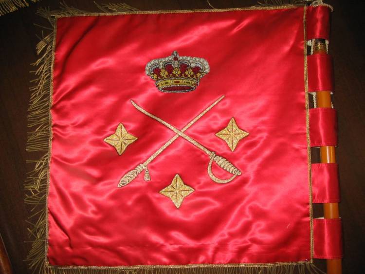 Gui&oacute;n Bander&iacute;n bordado sobre tela de raso. Teniente General Sevilla