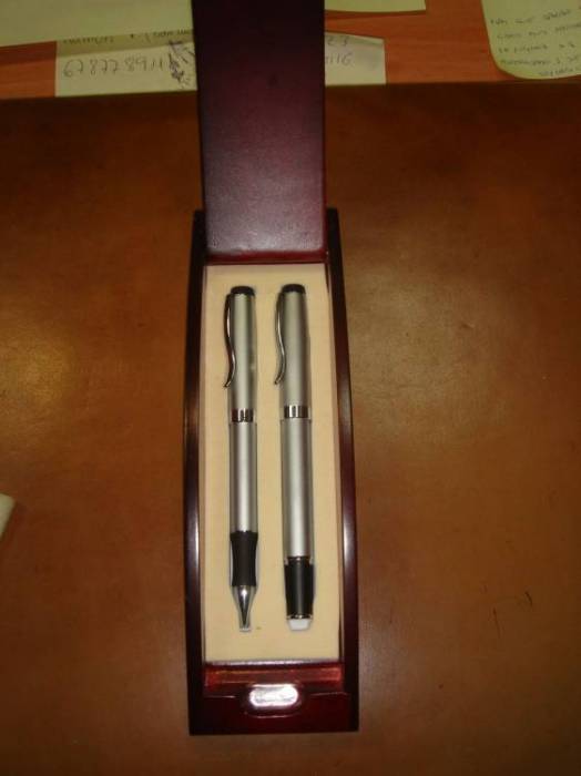 Juego pluma + bolígrafo.