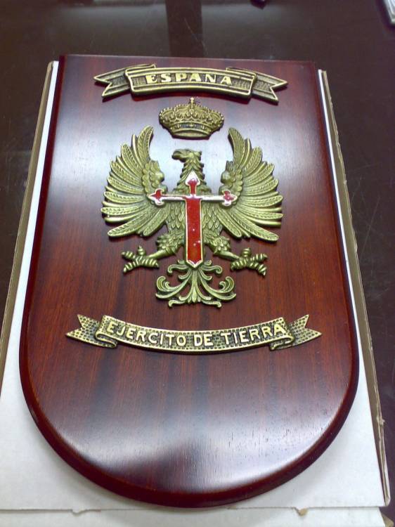 Metopa en madera y anagrama o escudo fundici&oacute;n Ej&eacute;rcito de Tierra