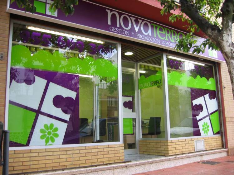 Novaterra Inmobiliarias. Rotulaci&oacute;n de vinilos en Sevilla