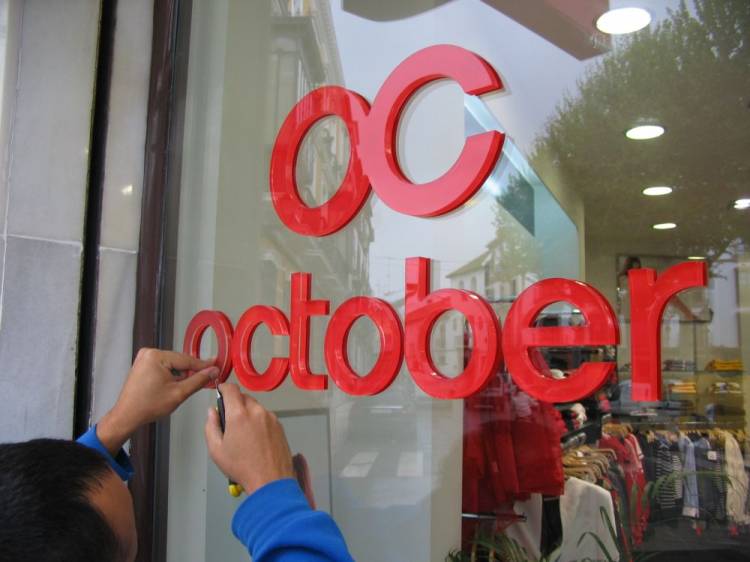 October letras 10 mm metacrilato. Antequera Málaga