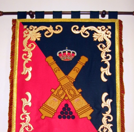 Repostero tapiz de Artillería. Bordado en hilo de oro y grecas. Cuartel General de la Fuerza Terrestre Sevilla