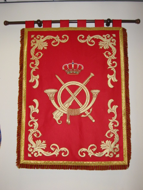 Repostero tapiz de Infantería. Bordado en hilo de oro y grecas. Cuartel General de la Fuerza Terrestre Sevilla