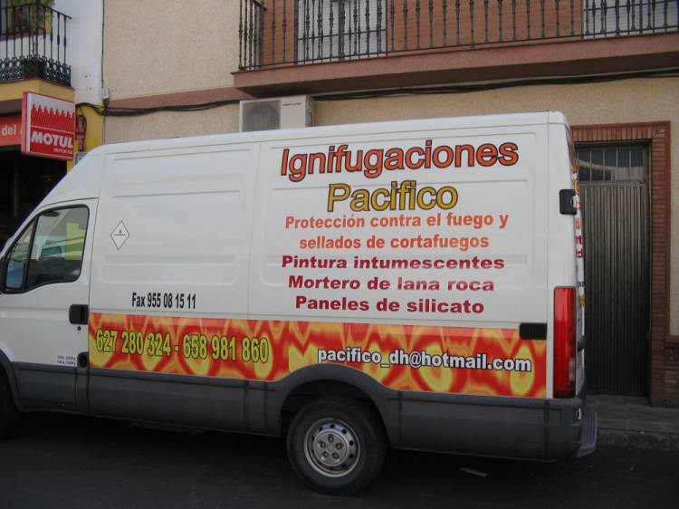 Rotulación de furgoneta en impresión digital y corte. Ignifugaciones Pacífico Dos Hermanas Sevilla