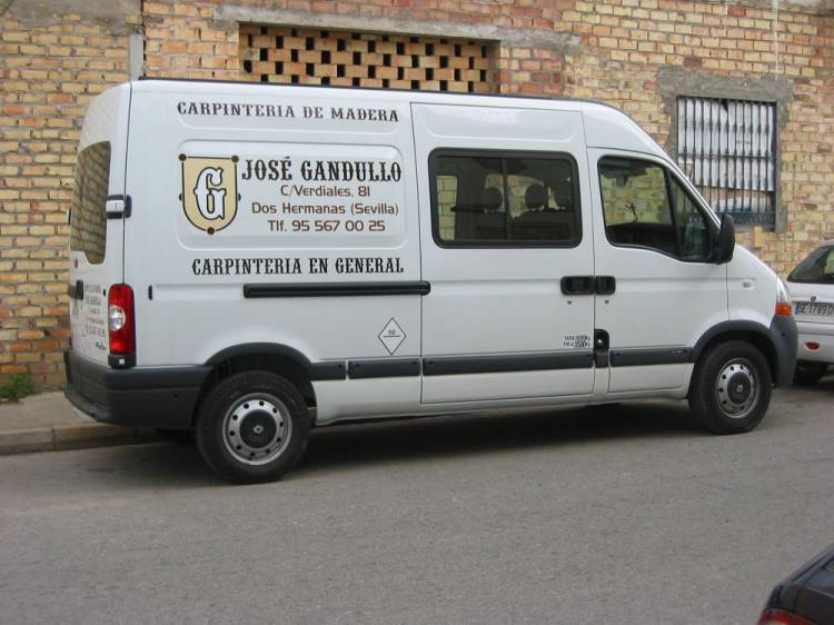 Rotulación de furgoneta en vinilo de corte. Carpintería Gandullo Dos Hermanas Sevilla