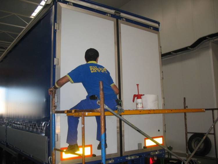 Rotulación trasera tariler Lorenzana Sevilla