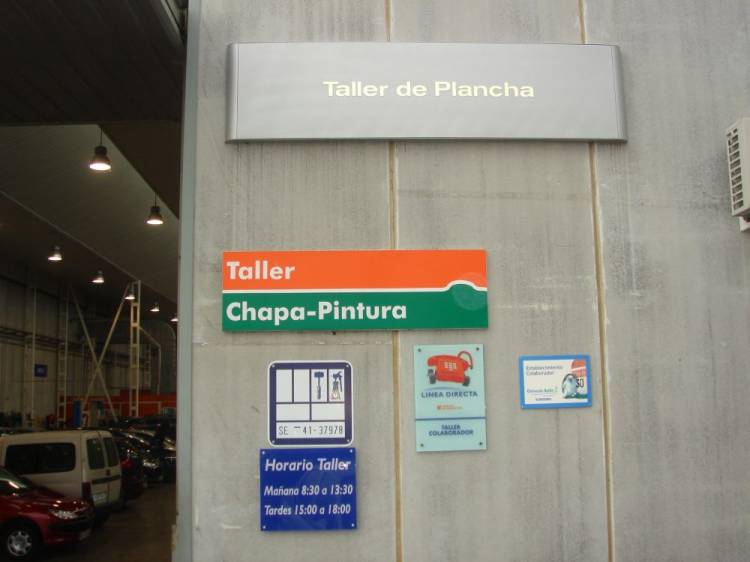 R&oacute;tulo cartel Chapa plegada +bastidor interior Novochapa Dos Hermanas Sevilla