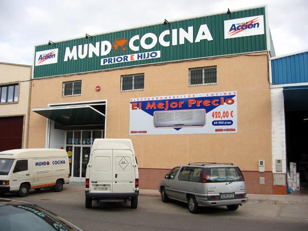 Rótulo cartel Frente de Mundo Cocina. Dos Hermanas Sevilla