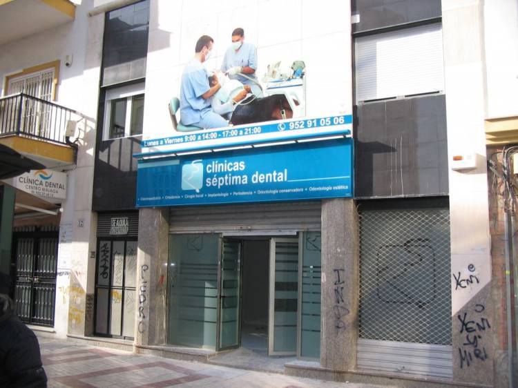 R&oacute;tulo cartel luminoso Luminaria. Cl&iacute;nicas S&eacute;ptima Dental en M&aacute;laga