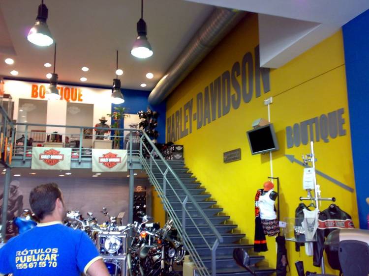 R&oacute;tulo corp&oacute;reo Boutique Harley Dadvison Sevilla 
