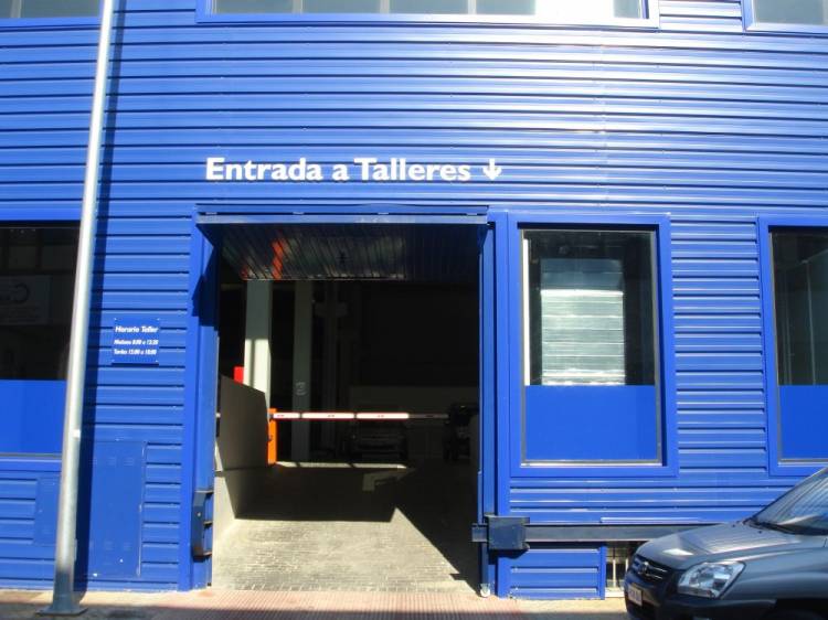 R&oacute;tulo letras en metacrilato Peugeot Motrisa Alcal&aacute; de Guadaira Sevilla