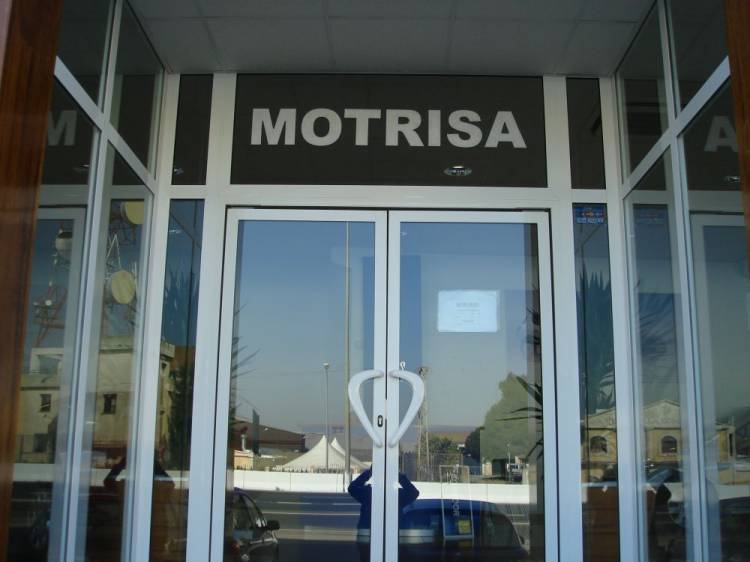 R&oacute;tulo letras en metacrilato Peugeot Motrisa Alcal&aacute; de Guadaira Sevilla
