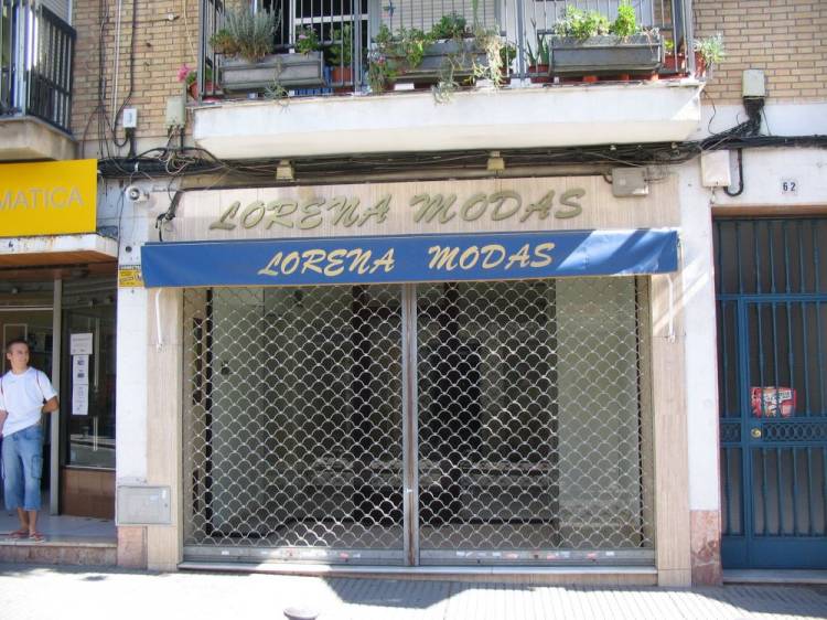 R&oacute;tulo Lorena Modas Pvc + frente de lat&oacute;n Sevilla