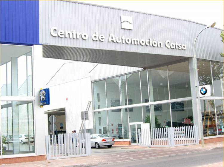 R&oacute;tulo luminoso en acero inoxidable con ne&oacute;n Catsa Comercial AutoTractor SA. Dos Hermanas Sevilla
