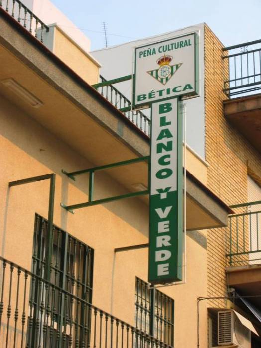 R&oacute;tulo luminoso, Banderola Pe&ntilde;a Betica Bellavista Sevilla