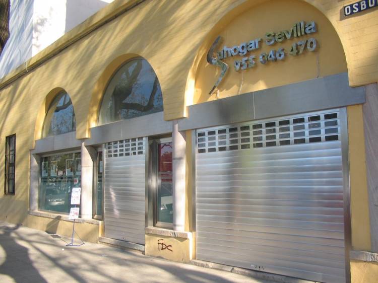 R&oacute;tulo luminoso con letras corp&oacute;reas en acero inoxidable con ne&oacute;n indirecto Inmobiliaria Suhogar Sevilla