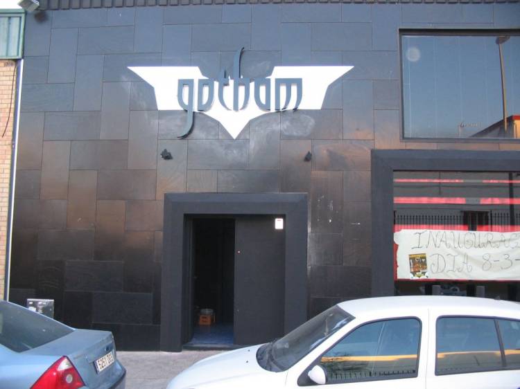 R&oacute;tulo luminoso Corp&oacute;reo con ne&oacute;n Bar de Copas Gothan Dos Hermanas Sevilla