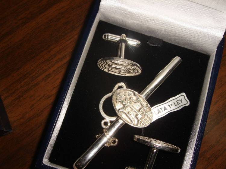 Set de gemelo y pisacorbata en Plata de ley. Regalos de protocolo en Sevilla