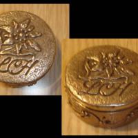 Pastillero de plata de ley con tapa personalizada. regalos de protocolo en Sevilla