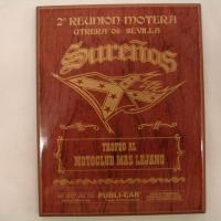 Placa en madera y grabada a l&aacute;ser con patina Los Sure&ntilde;os. Utrera Sevilla