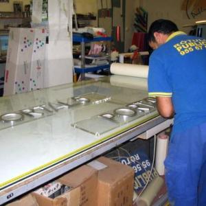 Rótulo cartel Aluminio fundido sobre placa metacrilato 8 mm. Edf El Mero Arenal 2000 Manilva Málaga
