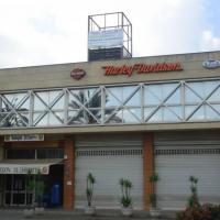 Rótulo Cubo Totem con cajas luminosas y lona tensada. Harley Dadvison Sevilla