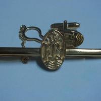 Set de gemelo y pisacorbata en Plata de ley. Regalos de protocolo en Sevilla