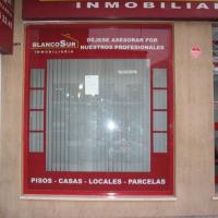 Blanco sur inmobiliaria. Rotulación de vinilos en Sevilla