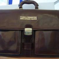 Cartera malet&iacute;n de piel de Ubrique grabada. General de Estado Mayor del Cuartel General de Fuerza Terrestre Futer Sevilla