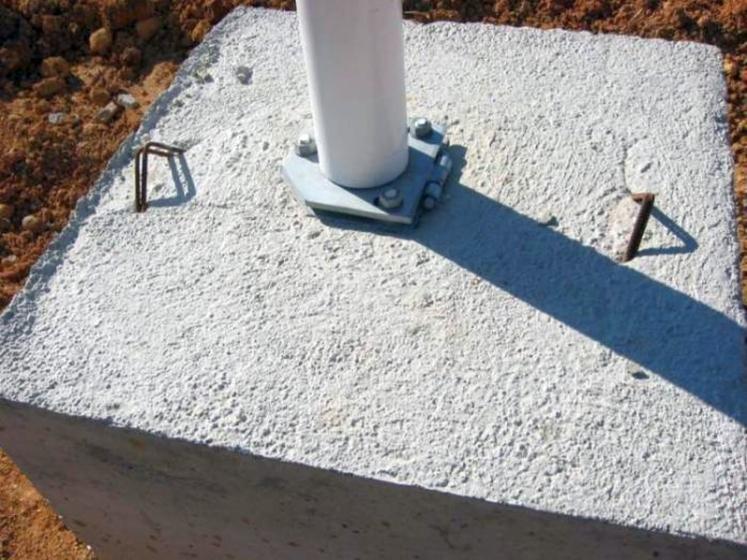 Base de Hormig&oacute;n para m&aacute;stiles de aluminio y fibra de vidrio. Sevilla